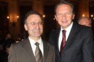 Mit dem türkischen Generalkonsul Kadir Hidayet Eris von München
